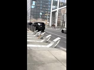 Автоматизированный паркинг с использованием подземных боллардов позволяет автомобилям парковаться под землей с... (видео)