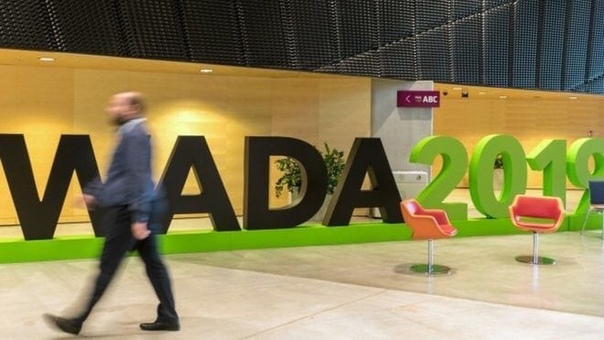 WADA на 4 года лишил Россию права участвовать в Олимпиадах, принимать чемпионаты мира и подавать заявки на их проведение Также WADA ввело запрет на посещение международных спортивных мероприятий