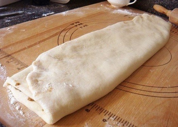 Изумительно нежные ореховые булочки НУЖНО: Для теста: Мука 1 кг Сахар 130 г Соль 2 ч. л. Свежие дрожжи 42 г или Сухие дрожжи 20 г Теплое молоко 500 мл. Сливочное масло мягкое 150 г Подсолнечное