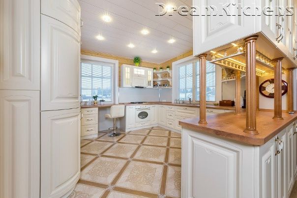 Фото: Фасады из плиты МДФ (от английского Medium Density Fiberboard, древесноволокнистая плита средней плотности), окрашенные премиальной итальянской эмалью RENNER, толщина плиты 19 мм, огромный выбор цветов. Кухни с такими фасадами имеют более привлекательный вид, чем пленочные и пластиковые фасады, за счет более яркого и гладкого покрытия. Такие фасады имеют максимальную устойчивость к влаге, за счет отсутствия кромки и клеевого слоя.<br><br>СТОИМОСТЬ КУХНИ