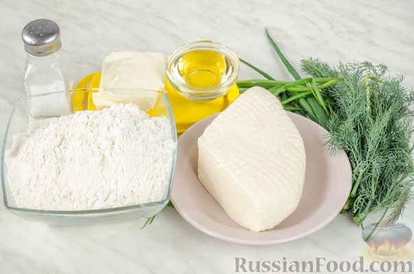 Ругувачки (болгарские чебуреки) Для теста:Масло сливочное 100 гВода (кипяток) 175 млМука пшеничная 370 г (около 2,5 стакана объемом 250 мл)Соль 1 щепотка*Для начинки:Брынза 300-400 гЛук зелёный